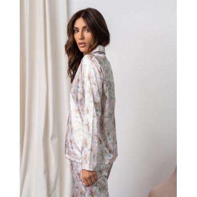 Женская бежевая пижама на пуговицах - цветочный принт